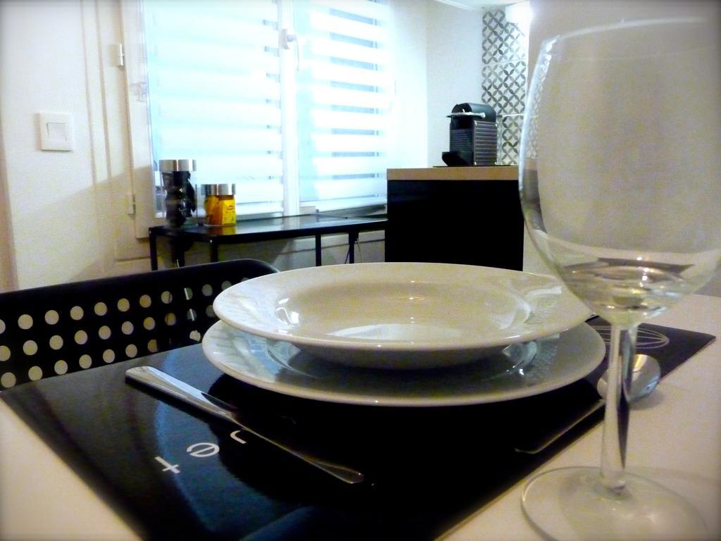 Appartement Duplex de charme au Coeur de Montmartre à Paris Chambre photo